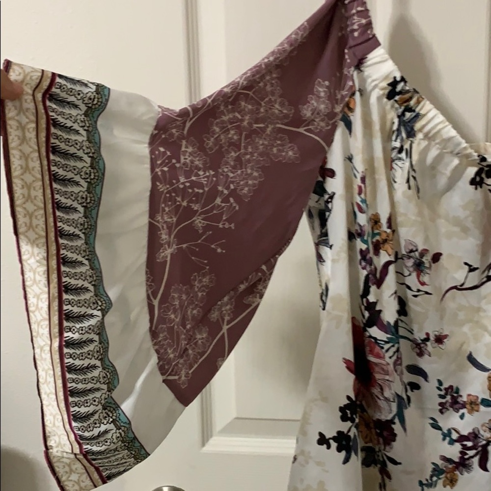 ❌SOLD❌NWOT 🎉 Off the shoulder blouse